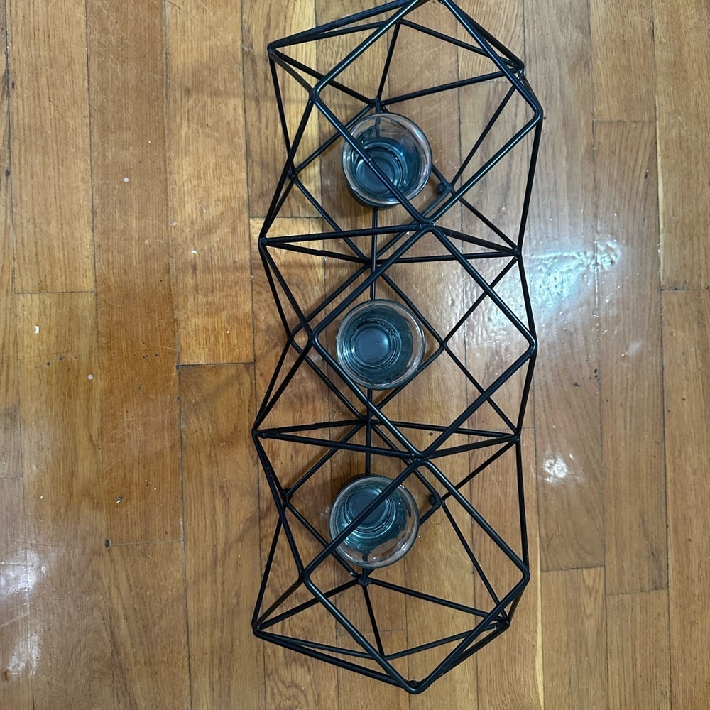 Geometric Black Metal Tealight Holder - Picture 2 of 2